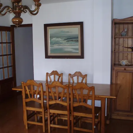 Spacious 3 Minutes From The On Foot Apartment